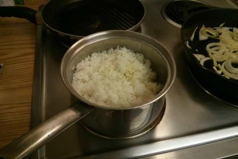 White rice ready to eat