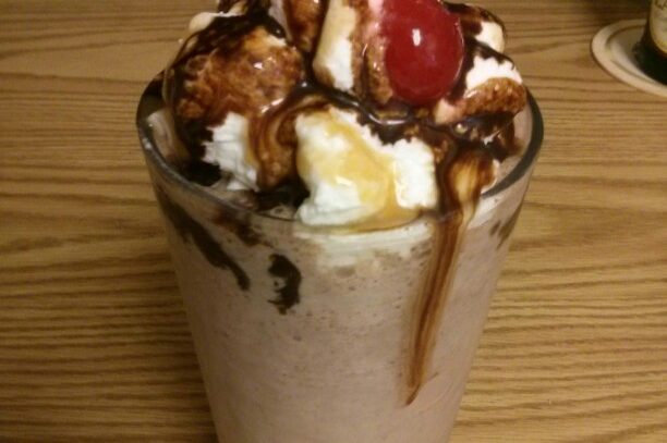 Snickers & Chocolate Brownie Milkshake Snickers & Chocolate Brownie Milkshake
