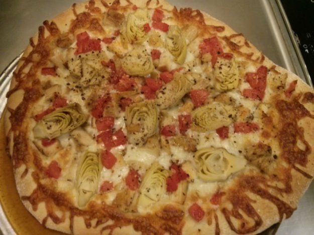 Roasted Garlic Chicken Artichoke Pizza