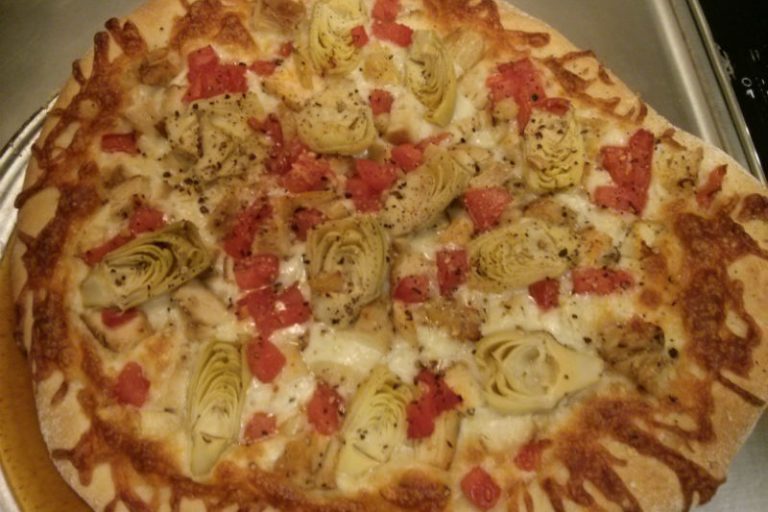 Roasted Garlic Chicken Artichoke Pizza