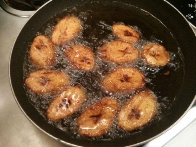 Plátanos Maduros Fritos (Fried Sweet Plantains)