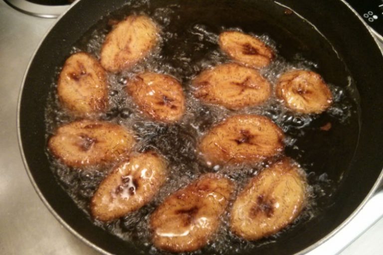 Plátanos Maduros Fritos (Fried Sweet Plantains)
