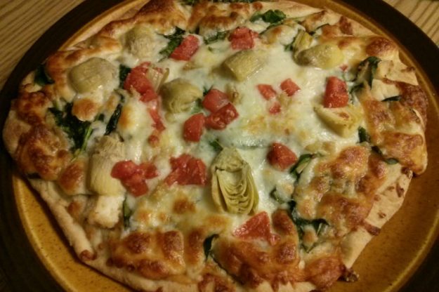 Pollo e Formaggio Pizza (Chicken Spinach and Cheese Pizza)