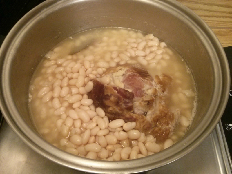 Beans and ham bone cooking