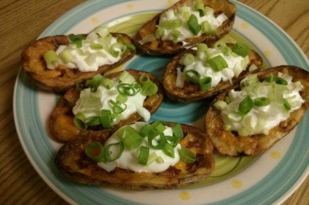 Potato Skins Top Potato Skins with sour cream and green onions. Serve immediately!